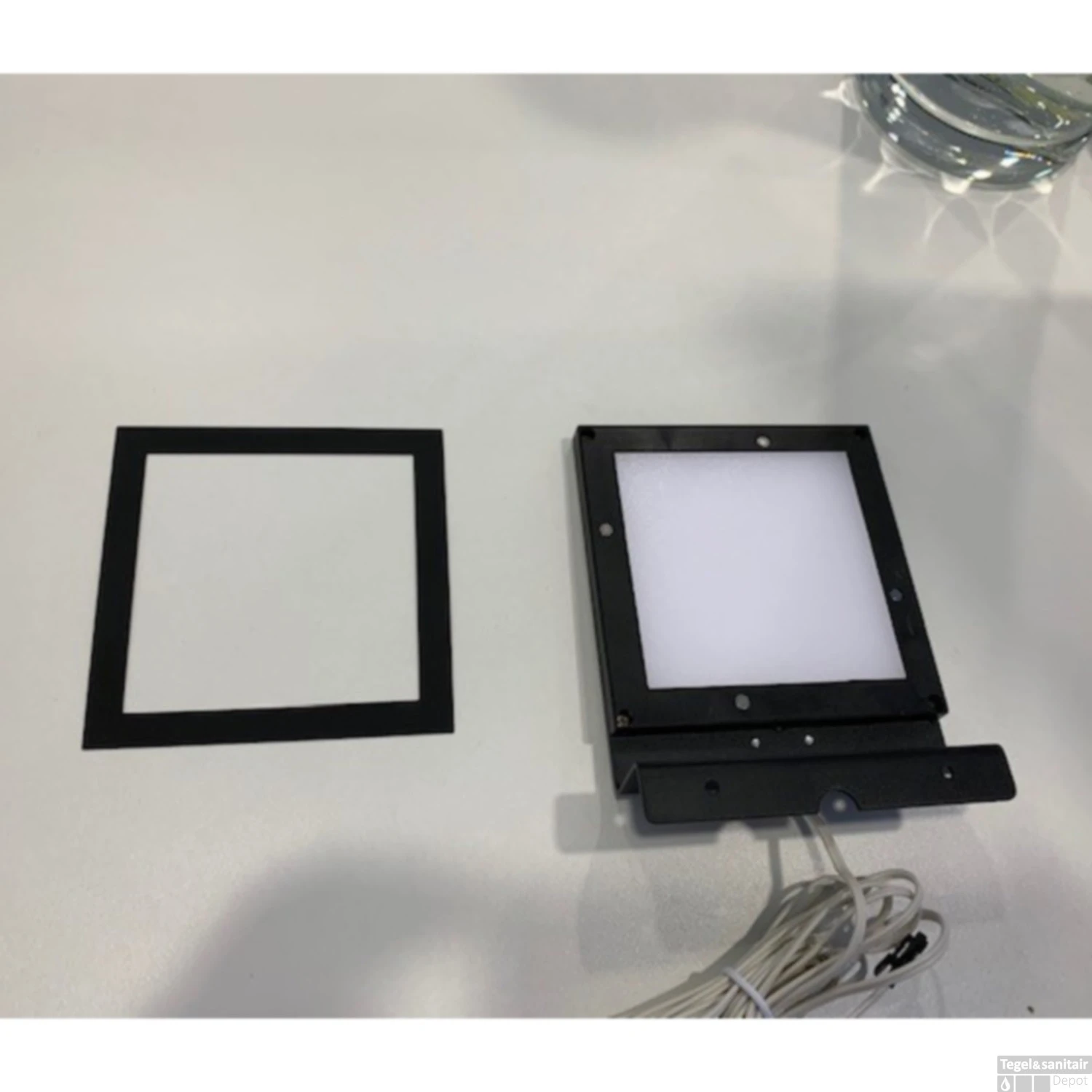 Spiegellamp Boss & Wessing Square 10x10 Cm Aluminium Mat Zwart 4 Spiegellamp Boss & Wessing Square 10x10 Cm Aluminium Mat Zwart - Afbeelding 4