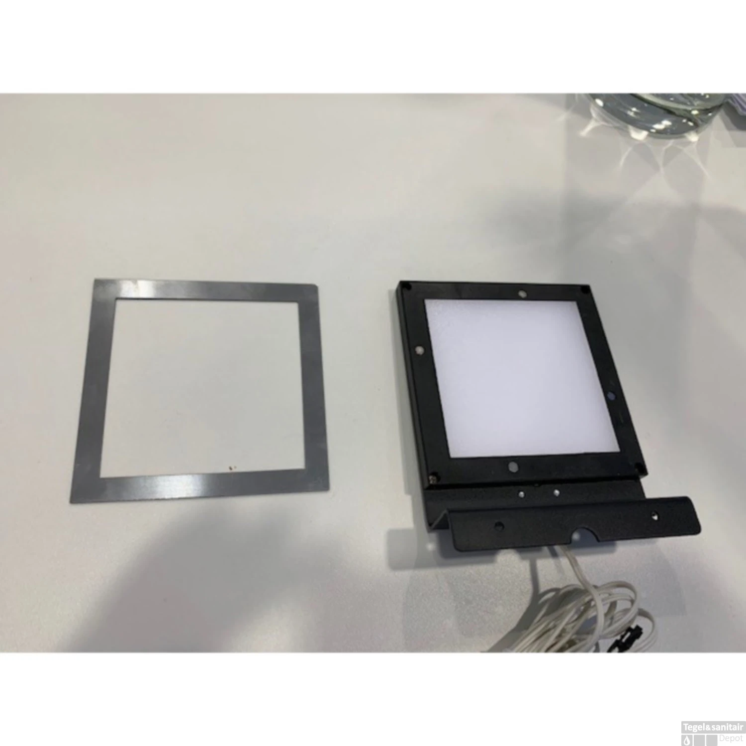 Spiegellamp Boss & Wessing Square 10x10 Cm Aluminium Mat Zwart 3 Spiegellamp Boss & Wessing Square 10x10 Cm Aluminium Mat Zwart - Afbeelding 3