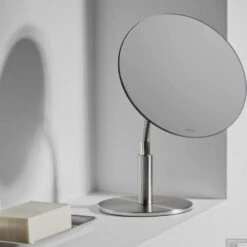 Cosmeticaspiegel Blomus Vista Mat -Winkel Voor Badkamerdouchebenodigdheden cosmeticaspiegel blomus vista mat sfeer1