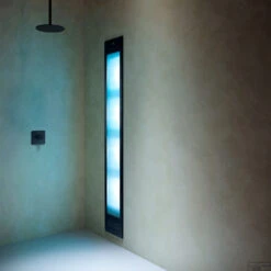 Sunshower Deluxe Mat Zwart UV En Infrarood Inbouwapparaat 32x187x16 Cm Aluminium Mat Zwart -Winkel Voor Badkamerdouchebenodigdheden deluxe black schuin uv