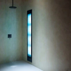 Sunshower Deluxe Mat Zwart UV En Infrarood Inbouwapparaat 32x187x16 Cm Aluminium Mat Zwart -Winkel Voor Badkamerdouchebenodigdheden deluxe black schuin uv water