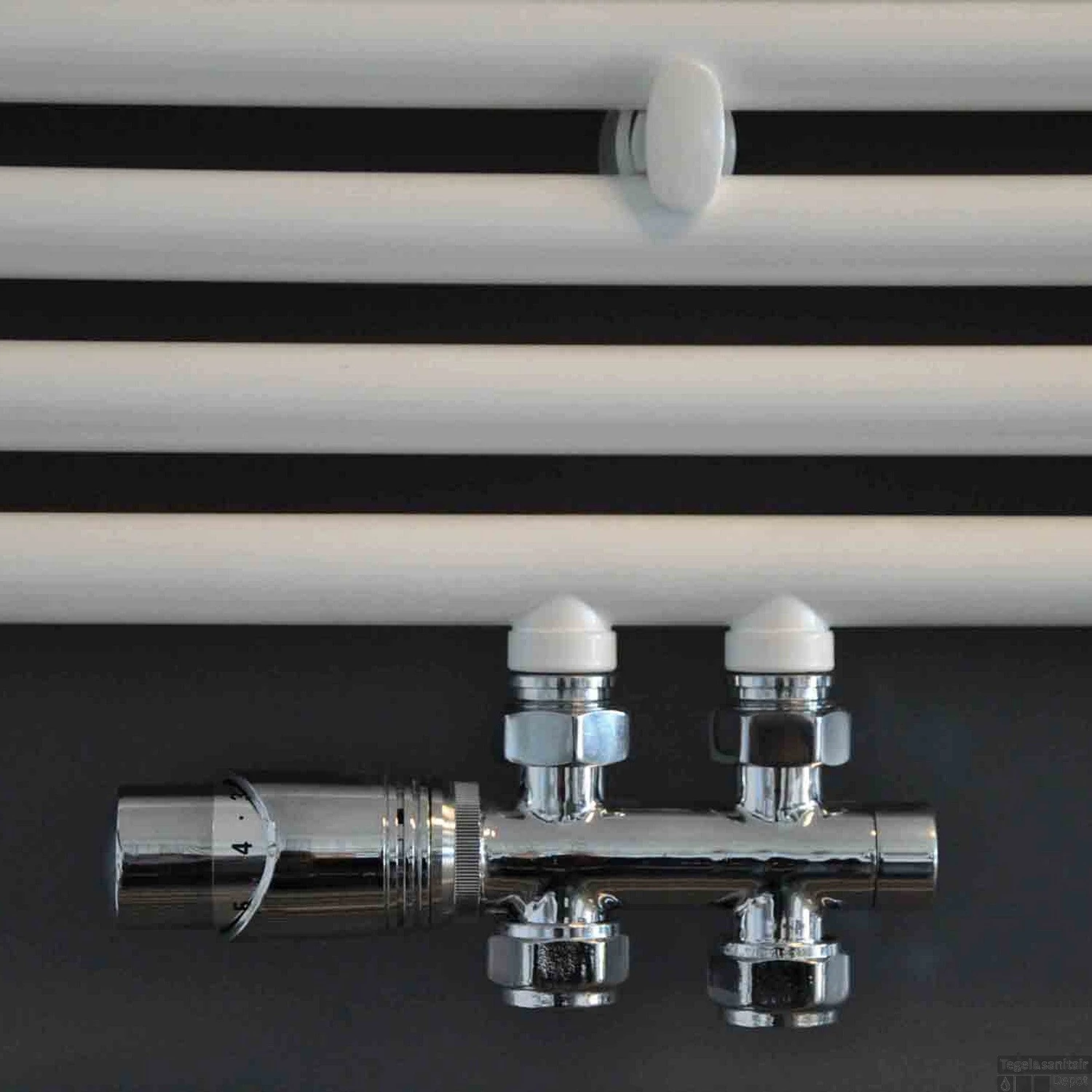 Radiator Onderblok Wiesbaden Recht Chroom (Voor Midden Aansluiting) 2 Radiator Onderblok Wiesbaden Recht Chroom (Voor Midden Aansluiting) - Afbeelding 2